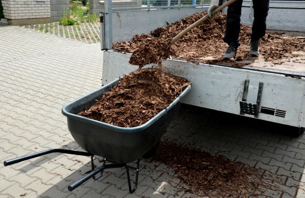 Bulk Mulch Delivery in Leland